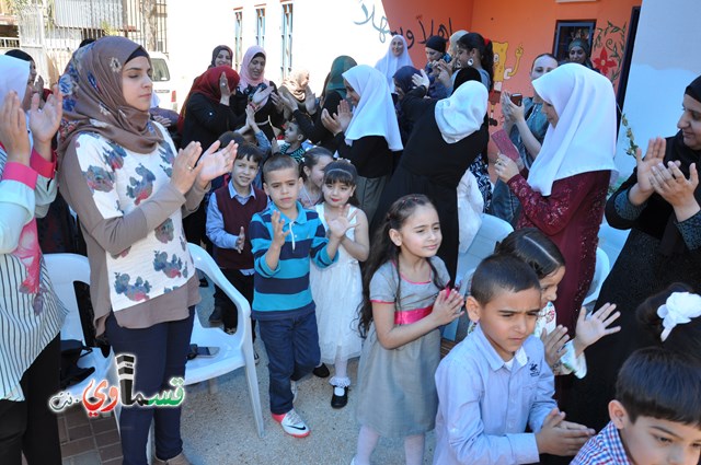 كفرقاسم – فيديو: بساتين الامل, السلام , والمحبة تحتفل بعيد الام على انغام عمو انس وجوقته ..
